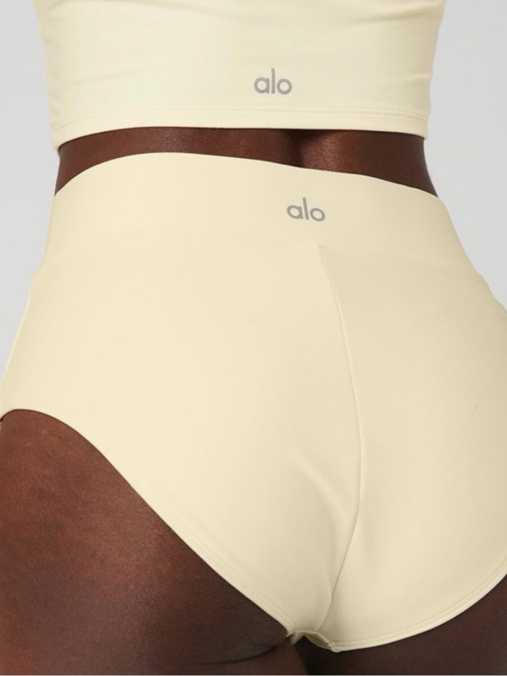 Alo Yoga Airlift Record-Breaker Boyshort – French Vanilla (Size S)